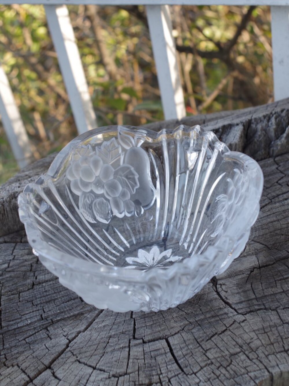 Retro Frosted GrapeVine Embossed Pattern Bowl Vintage Crystal